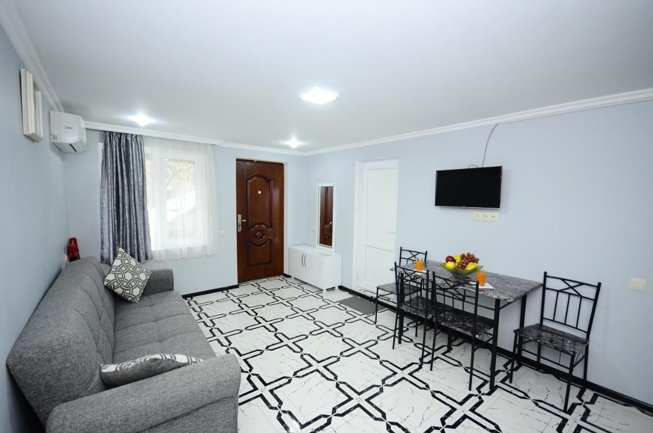 Aparthotel My Home Батумі Екстер'єр фото